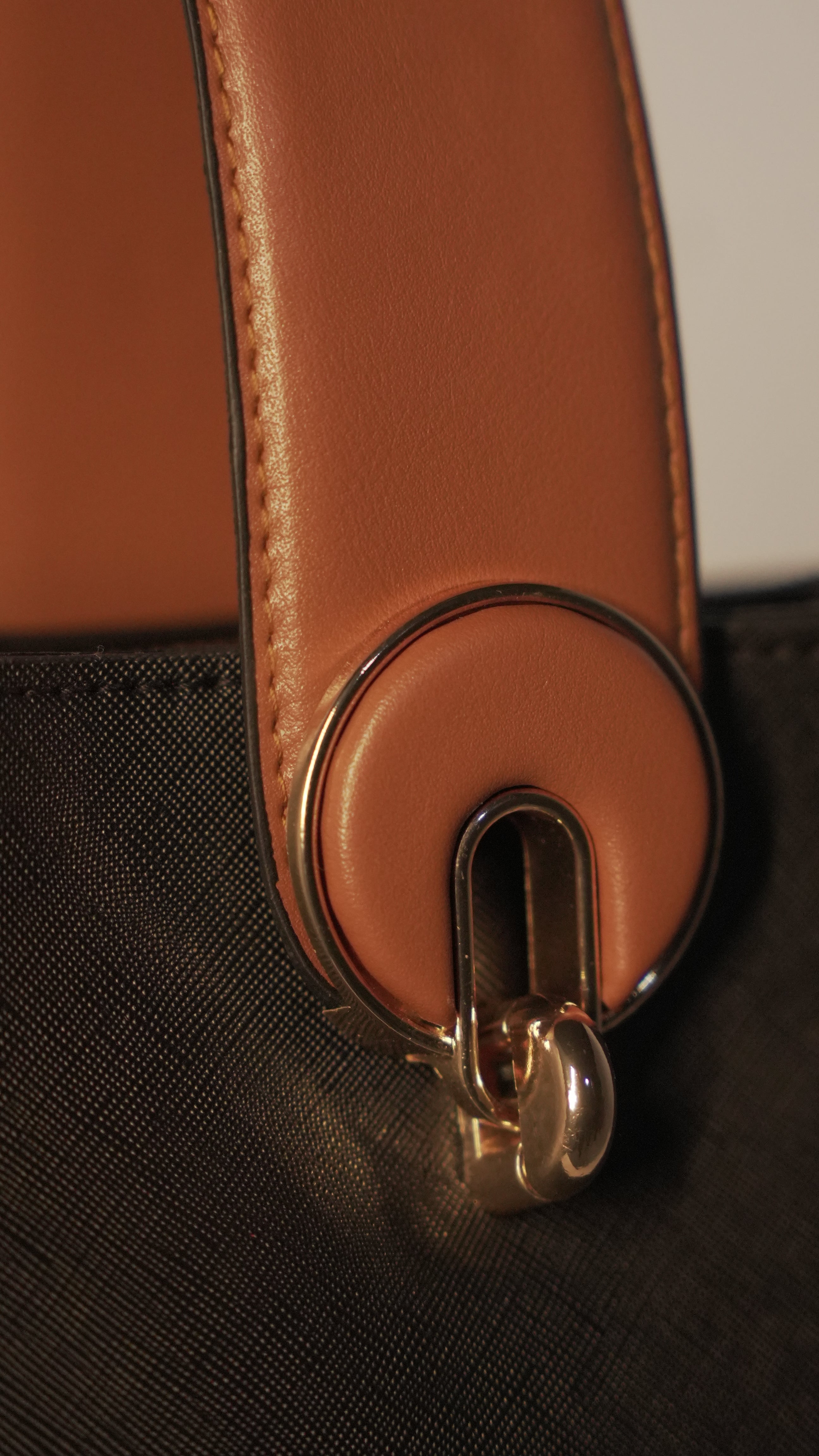 Louvé CÉLINEA- Black