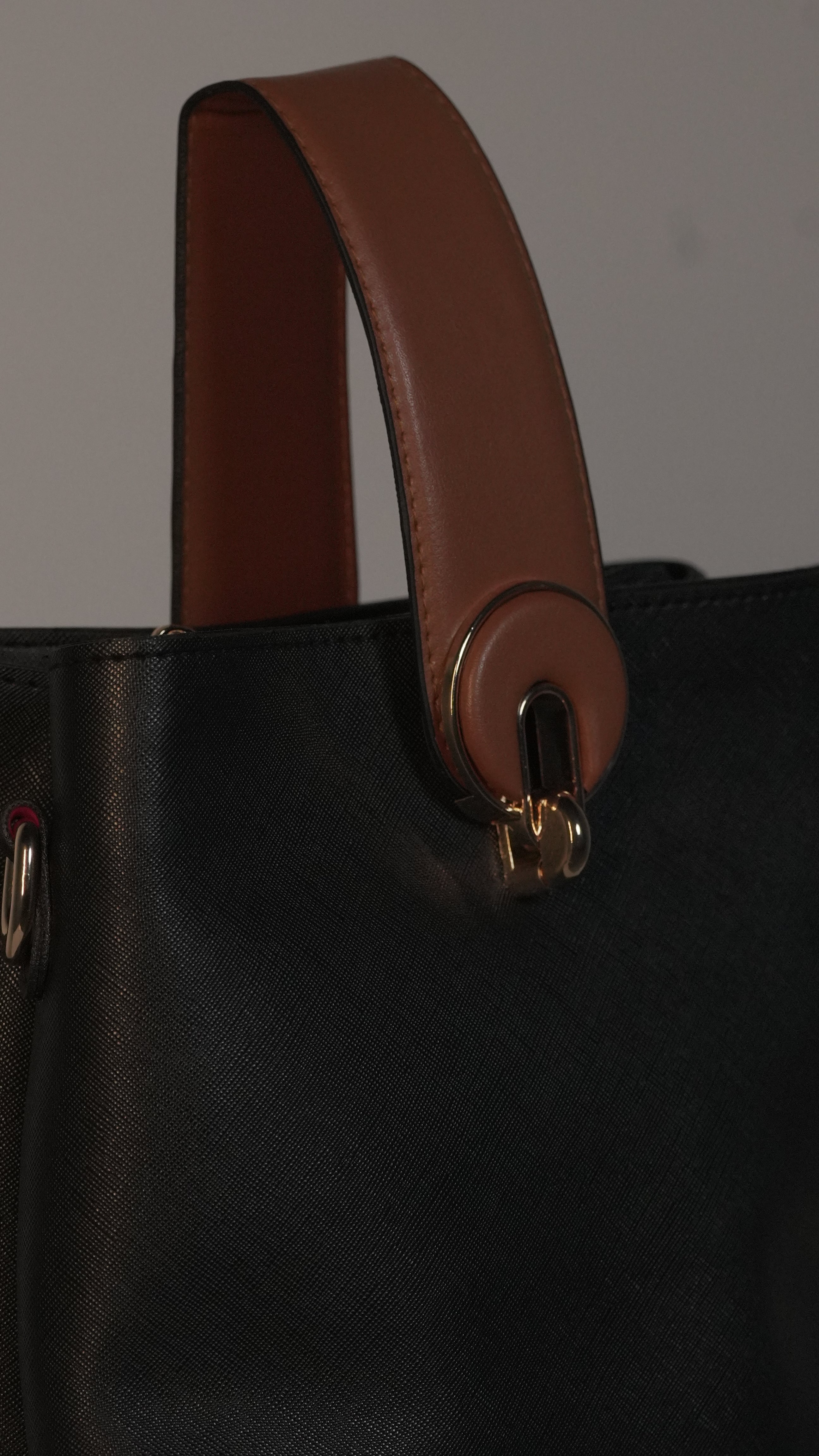 Louvé CÉLINEA- Black