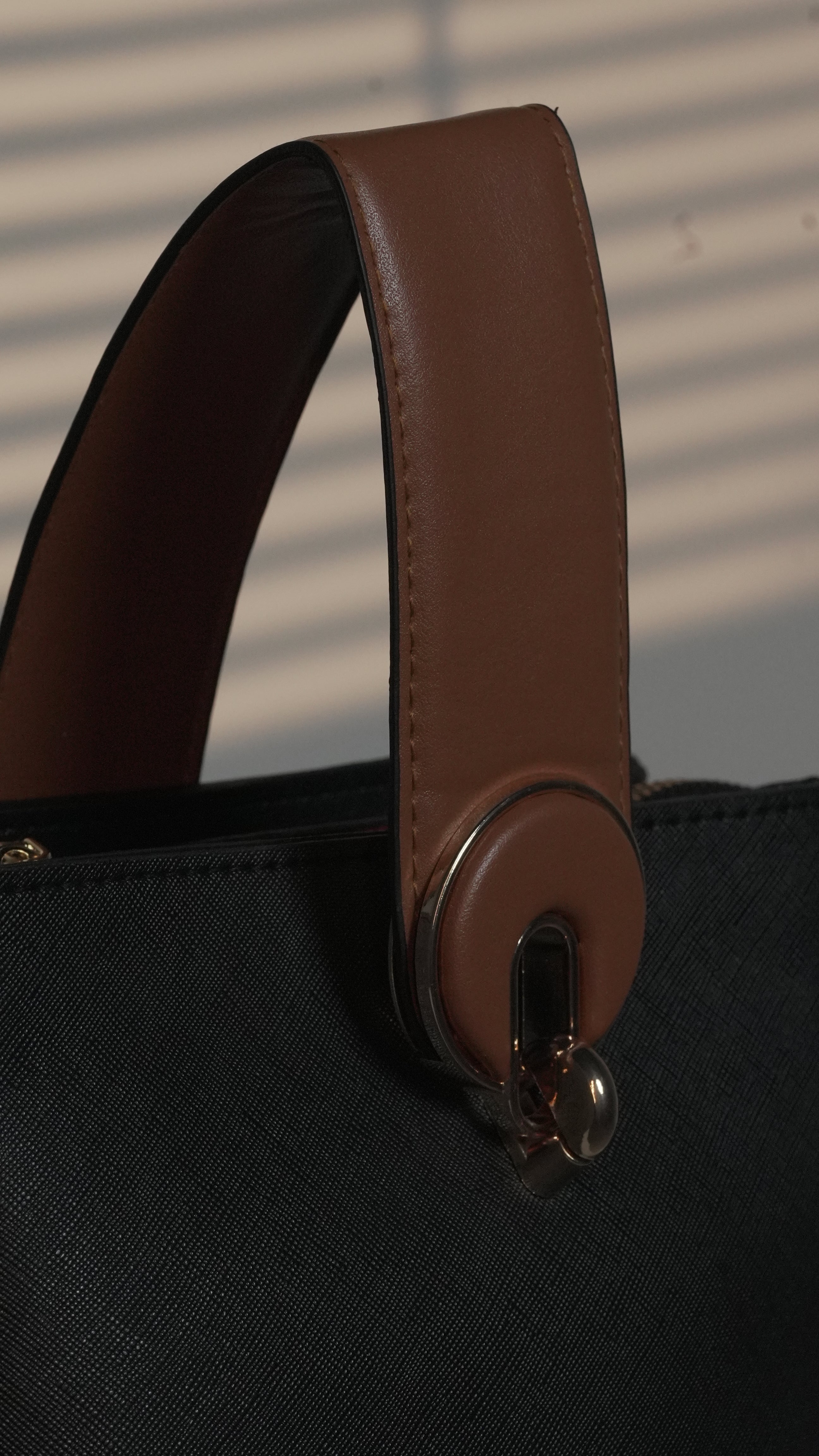 Louvé CÉLINEA- Black