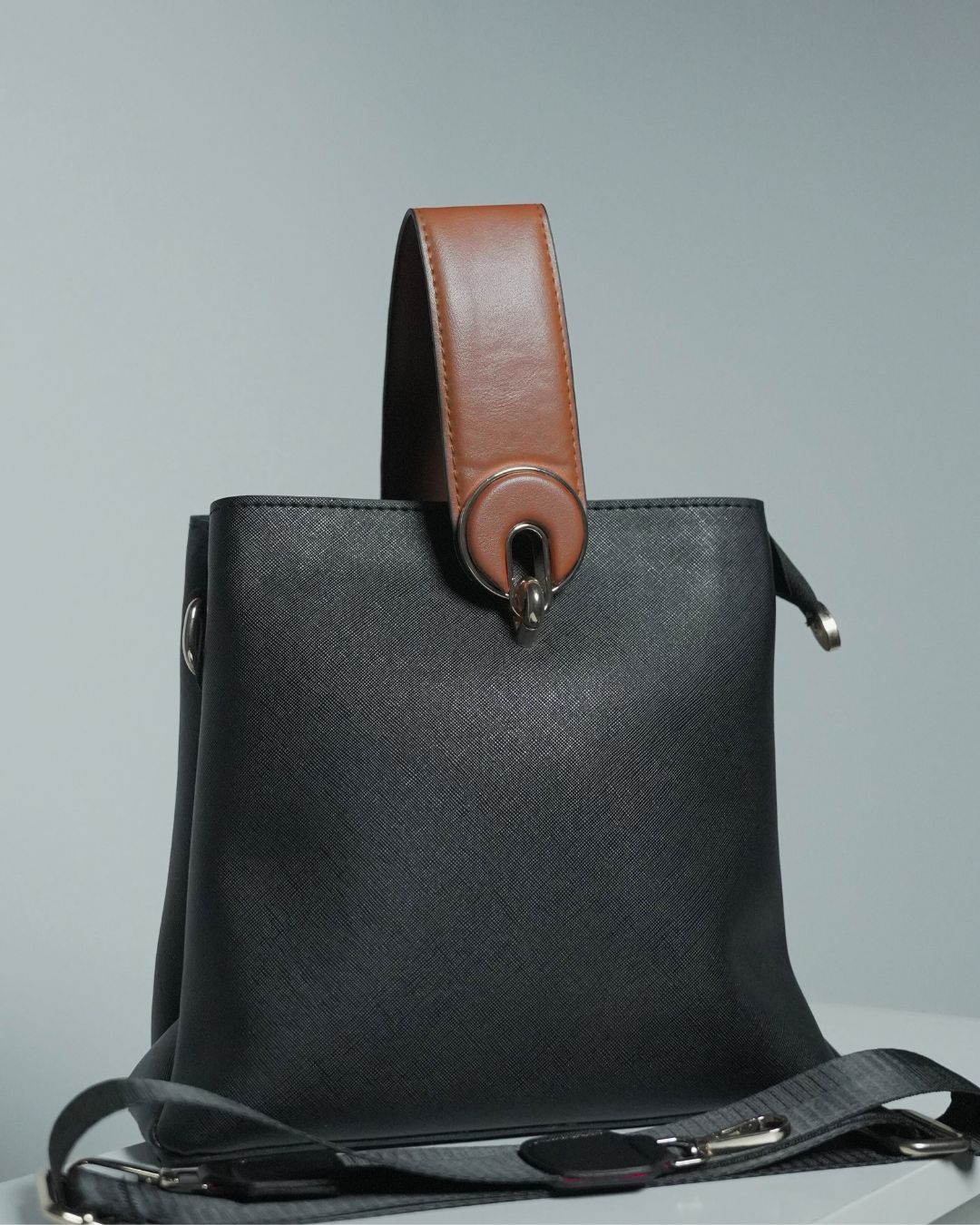 Louvé CÉLINEA- Black