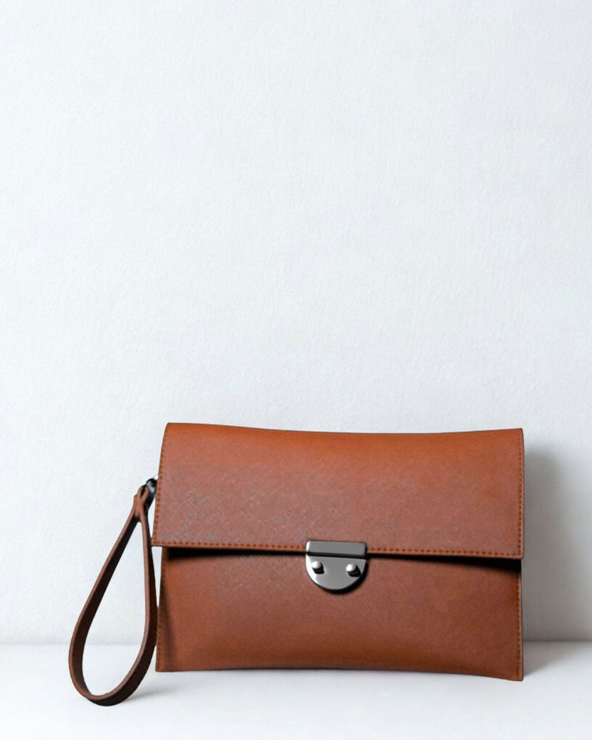 Louvé Sienna Clutch – Caramel
