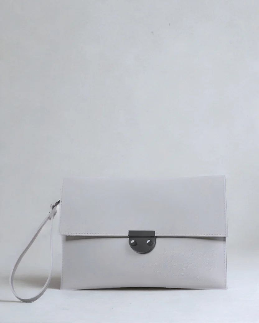 Louvé Éclat Clutch – White